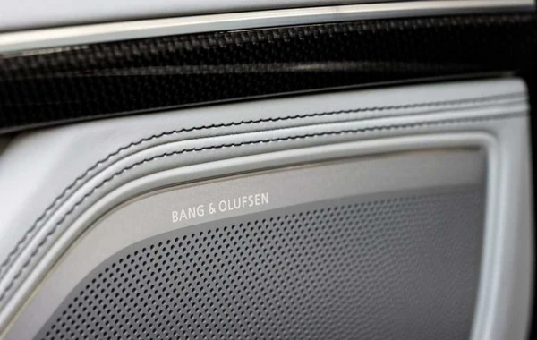 Audi S8 sedanının dinamik xarakteristikalarını açıqlayıb
