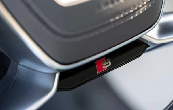 Audi S8 sedanının dinamik xarakteristikalarını açıqlayıb