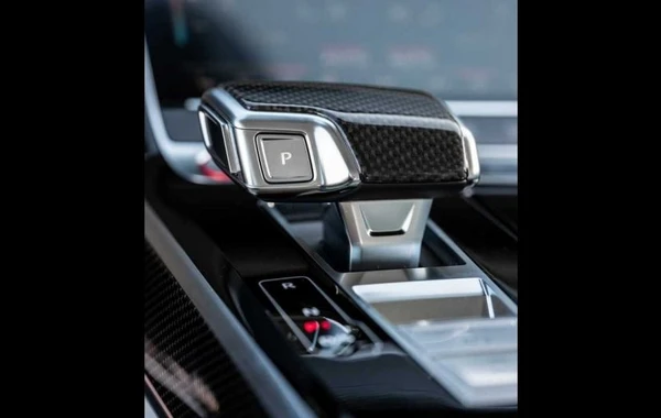 Audi S8 sedanının dinamik xarakteristikalarını açıqlayıb
