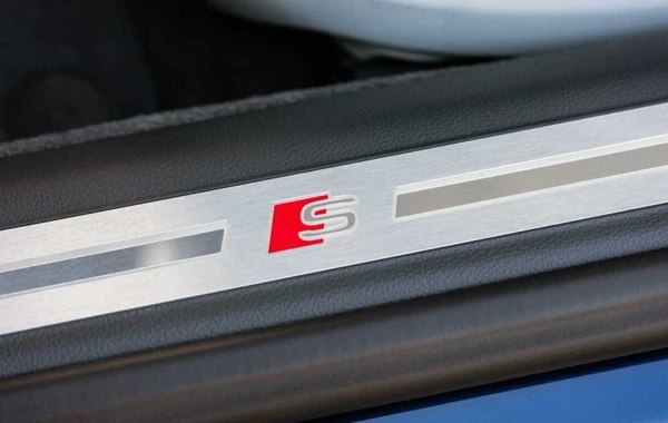 Audi S8 sedanının dinamik xarakteristikalarını açıqlayıb
