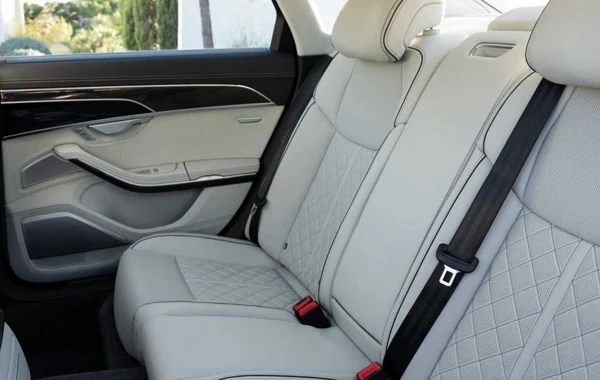 Audi S8 sedanının dinamik xarakteristikalarını açıqlayıb