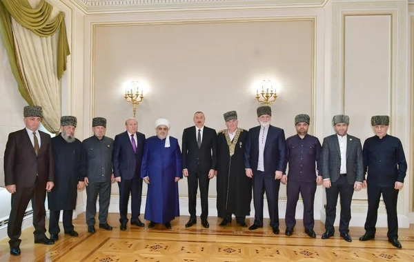 Ильхам Алиев принял делегацию мусульманских религиозных деятелей - ФОТО