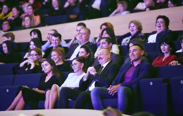 Prezident İlham Əliyev və Mehriban Əliyeva Maksim Qalkinin yaradıcılıq axşamında - FOTO