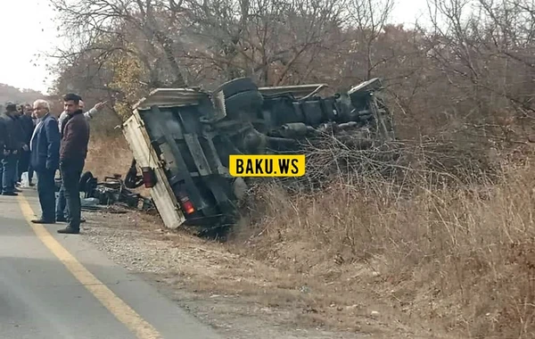 Dövlət Agentliyinin avtomobili Ağsu aşırımında aşdı - YENİLƏNİB- FOTO