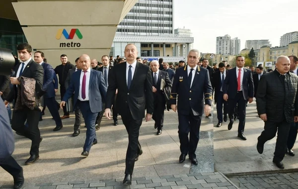 Президент Ильхам Алиев на открытии железнодорожной станции Пиршаги - ФОТО