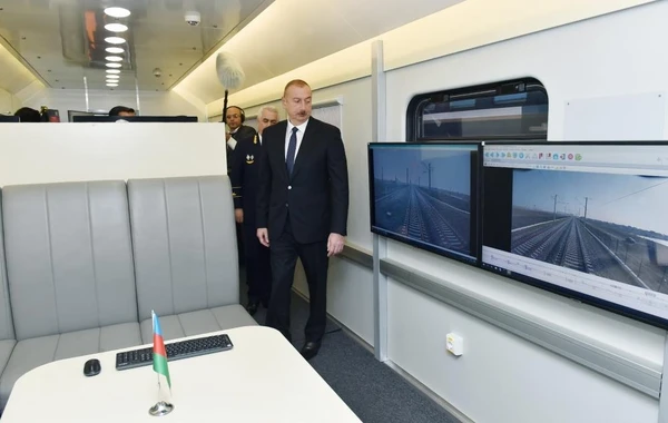 Президент Ильхам Алиев на открытии железнодорожной станции Пиршаги - ФОТО