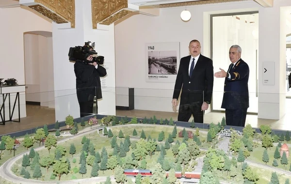 Президент Ильхам Алиев на открытии железнодорожной станции Пиршаги - ФОТО