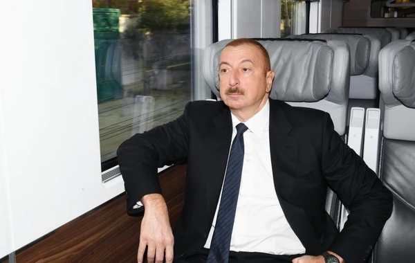 Президент Ильхам Алиев на открытии железнодорожной станции Пиршаги - ФОТО