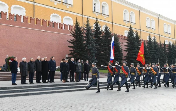Мехрибан Алиева посетила могилу неизвестного солдата в Москве - ФОТО