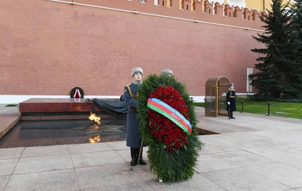 Мехрибан Алиева посетила могилу неизвестного солдата в Москве - ФОТО