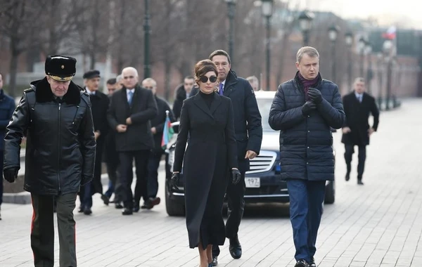 Мехрибан Алиева посетила могилу неизвестного солдата в Москве - ФОТО