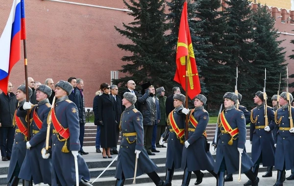 Мехрибан Алиева посетила могилу неизвестного солдата в Москве - ФОТО