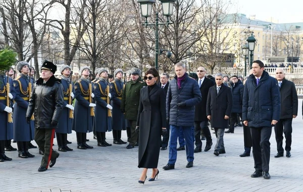 Мехрибан Алиева посетила могилу неизвестного солдата в Москве - ФОТО