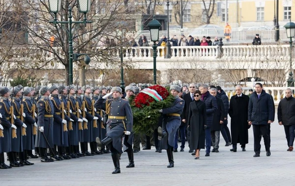 Мехрибан Алиева посетила могилу неизвестного солдата в Москве - ФОТО