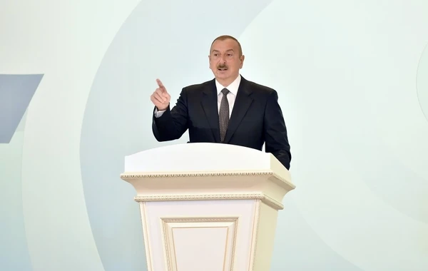 Prezident İlham Əliyev: "1992-ci ildə hakimiyyəti qanunsuz yollarla zəbt etmiş antimilli dəstə Azərbaycanı uçuruma aparırdı"