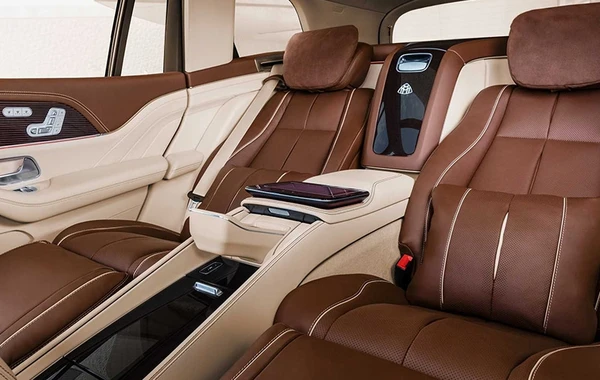 Mercedes показал первый серийный кроссовер Maybach - ФОТО