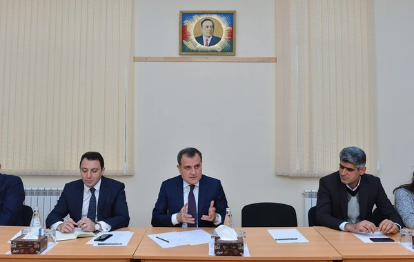 Təhsil naziri valideynlərlə görüşüb - FOTO