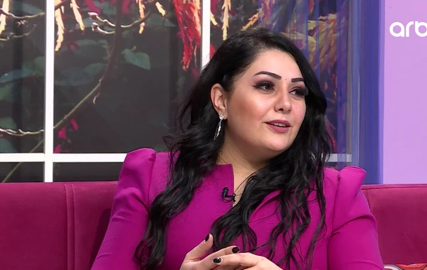 Kənan M.M-in həyat yoldaşı gənc qızlara səsləndi: “Ərimə yazın” – VİDEO