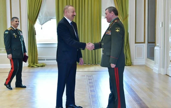 Президент принял делегацию во главе с начальником Генштаба ВС России - ФОТО