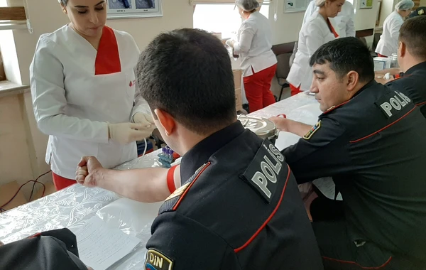 Polislər uşaqlar üçün qan verdilər - FOTO