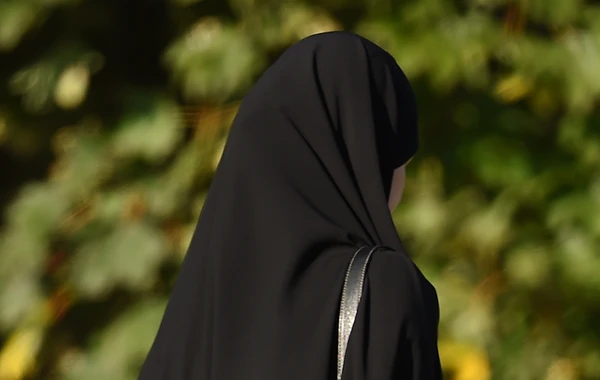 Tanınmamaq üçün hicab geyinən qadından 40 minlik cinayət - FOTO