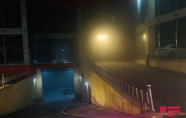 Bakıda avtosalon yanıb, xəsarət alan var - FOTO