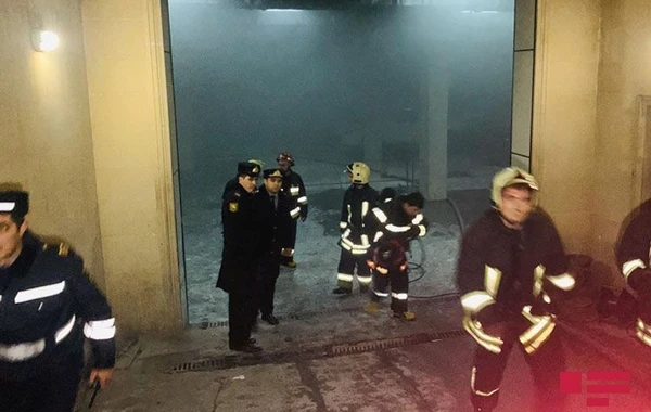 Bakıda avtosalon yanıb, xəsarət alan var - FOTO