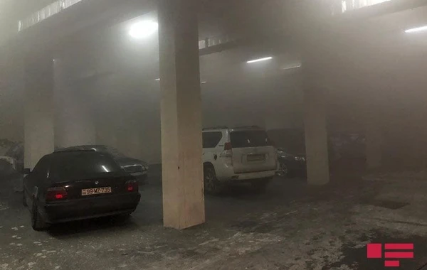 Bakıda avtosalon yanıb, xəsarət alan var - FOTO