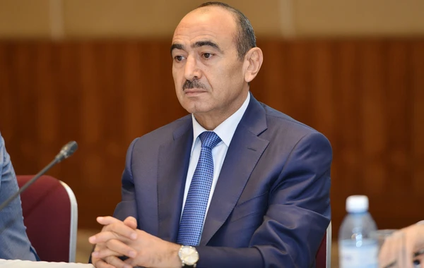 Əli Həsənovun öz xahişi ilə işdən çıxmasının həqiqət olmadığı üzə çıxdı  - FAKTLAR
