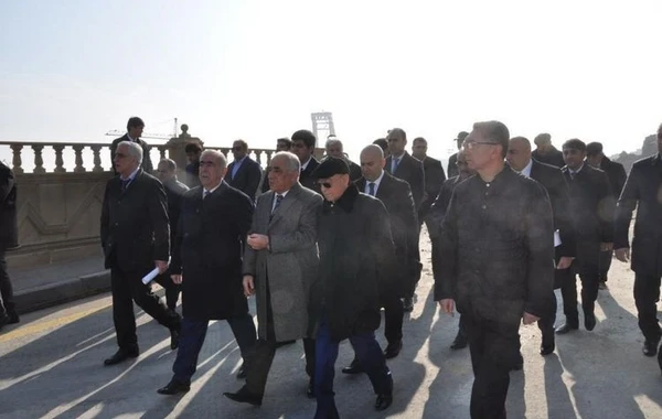 Али Асадов осмотрел оползневую территорию на участке дороге в Бибиэйбате - ФОТО
