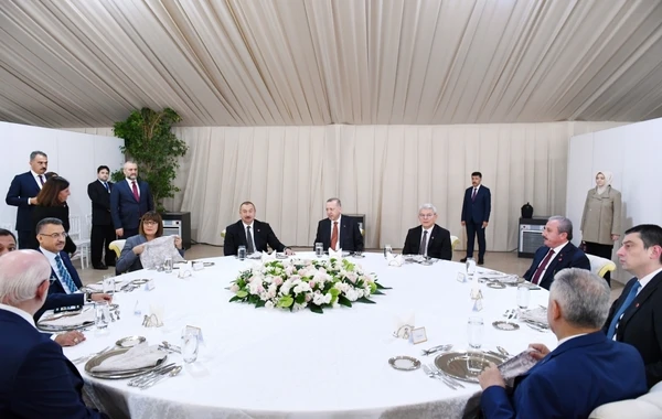 Ильхам Алиев на торжественном приеме в Турции - ФОТО