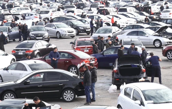 Avtomobil bazarında qiymətlər "əl yandırır" - VİDEOREPORTAJ