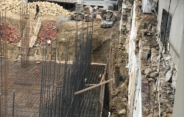 "Bakı Metropoliteni" bina tikintisini dayandırdı - vətəndaşlar mənzilsiz qaldı - VİDEO