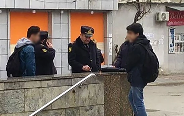 Bakı polisi siqaret çəkən uşaqlara qarşı hərəkətə keçdi - FOTO