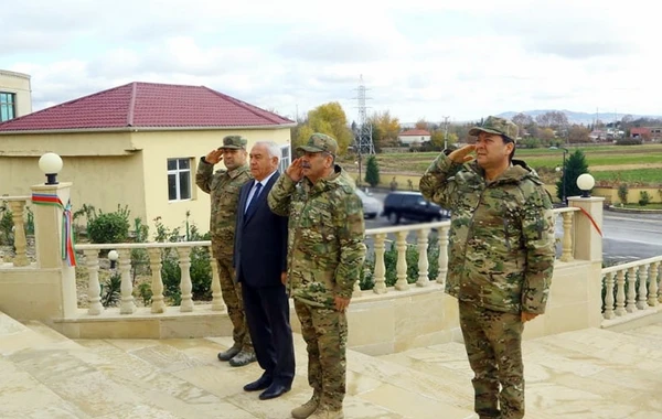 Министр обороны посетил воинские части в прифронтовой зоне - ВИДЕО