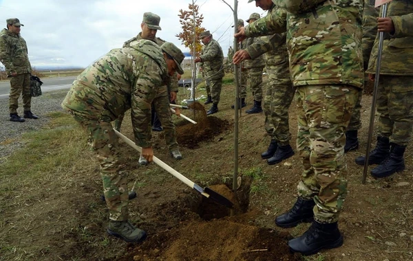 Министр обороны посетил воинские части в прифронтовой зоне - ВИДЕО