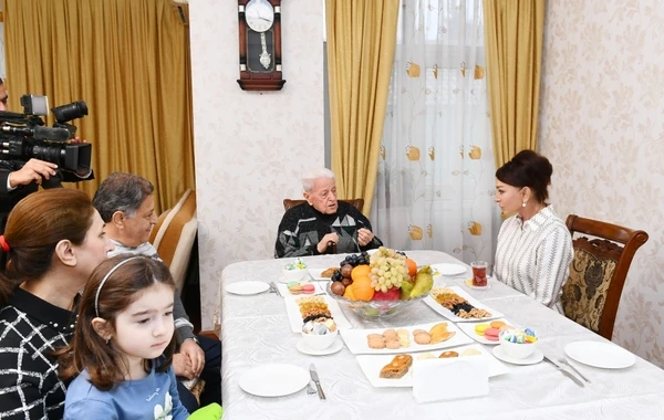 Мехрибан Алиева побывала в гостях у народного артиста Алибабы Мамедова - ФОТО
