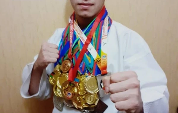 Orta məktəb müəllimi İtaliyada dünya çempionu oldu - FOTO