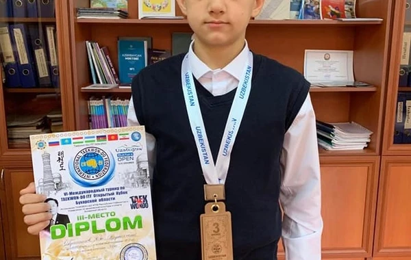Orta məktəb müəllimi İtaliyada dünya çempionu oldu - FOTO