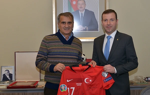 AFFA-nın baş katibi Türkiyə millisinin baş məşqçisi ilə görüşüb