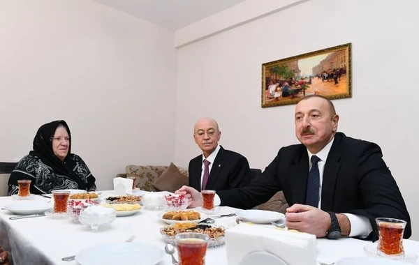 Президент в жилом здании, построенном в Шемахы для пострадавших от землетрясения - ФОТО