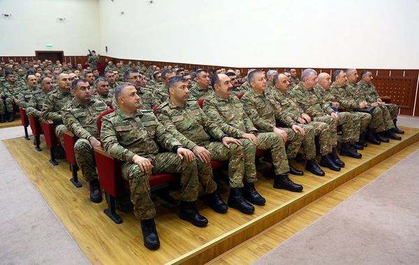 Komandir heyəti Müdafiə Nazirliyinə toplandı - FOTO