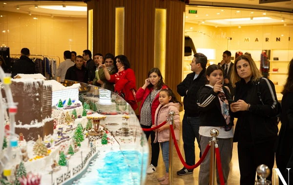 Шестого декабря в Port Baku Mall открылась выставка Gingerbread City - ВИДЕО