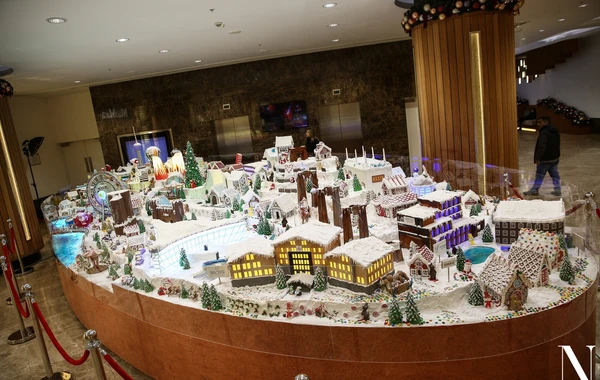 Шестого декабря в Port Baku Mall открылась выставка Gingerbread City - ВИДЕО