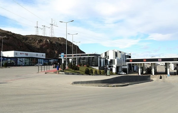 Avtomobilində qaçaq yolla araq keçirmək istəyən şəxs yaxalandı - FOTO