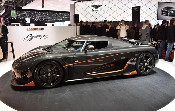 Эксперты определили ТОП-5 самых быстрых автомобилей - ФОТО