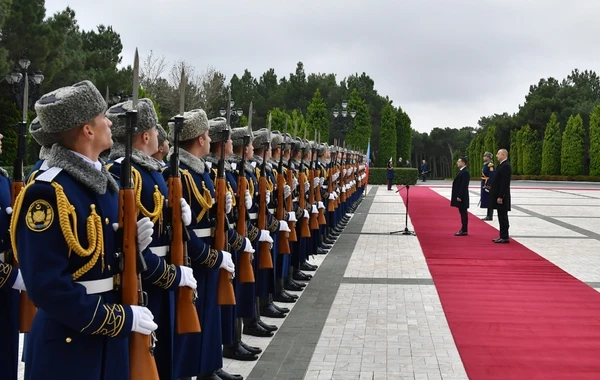 В Баку состоялась церемония официальной встречи президента Украины - ФОТО