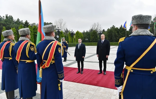 В Баку состоялась церемония официальной встречи президента Украины - ФОТО