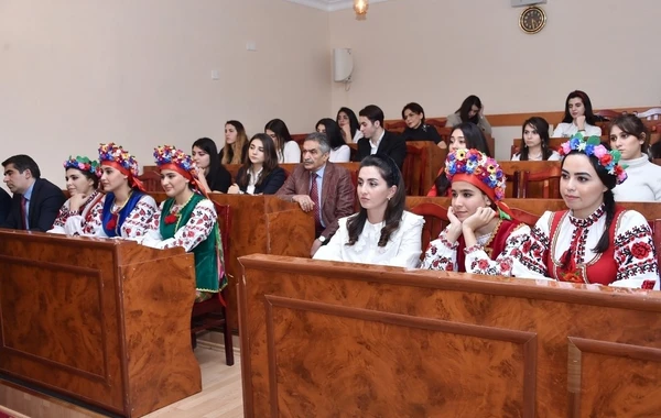 Ukrayna Prezidenti Bakıda universitetə getdi - FOTO