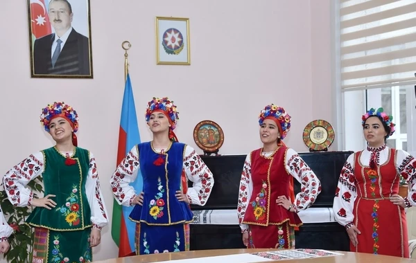 Ukrayna Prezidenti Bakıda universitetə getdi - FOTO